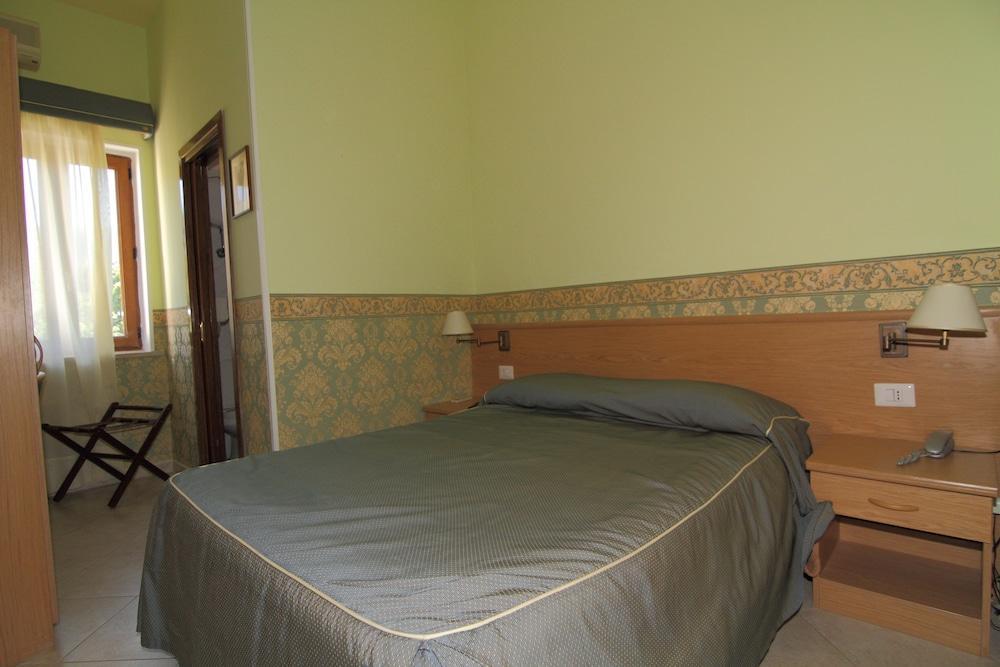Hotel Nice Sorrento Bagian luar foto