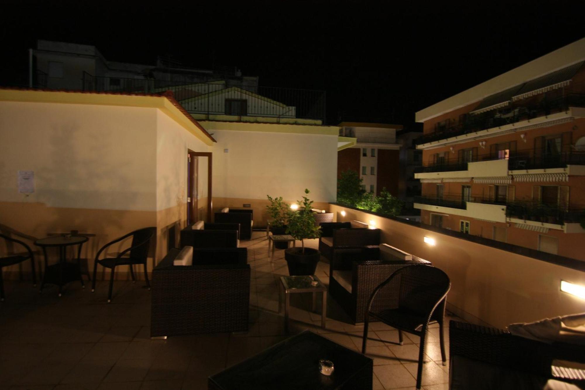 Hotel Nice Sorrento Bagian luar foto