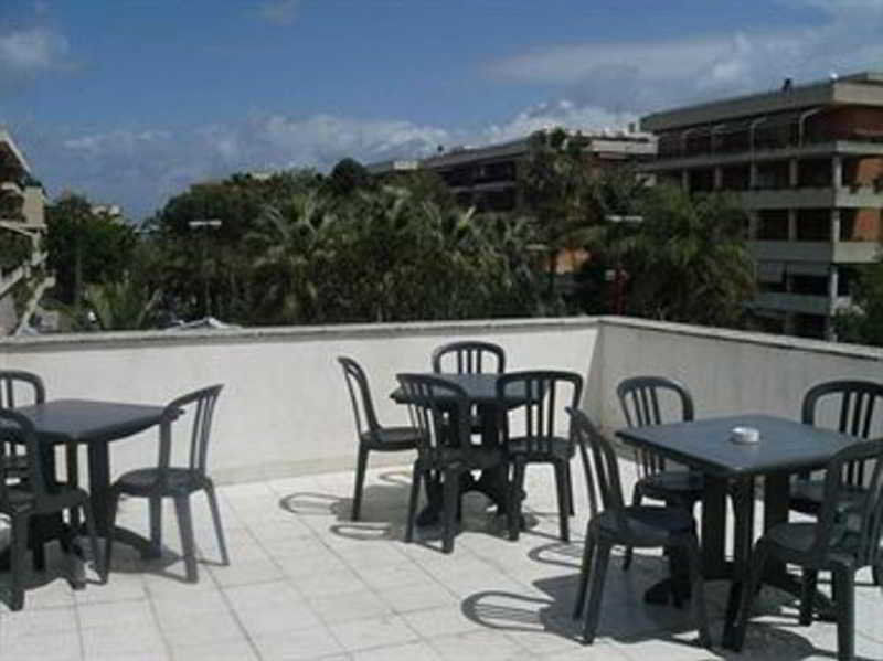 Hotel Nice Sorrento Bagian luar foto